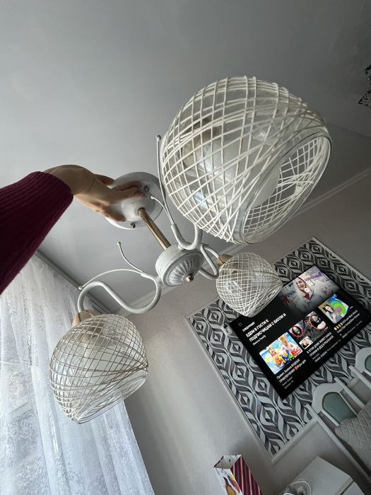 Продам люстру