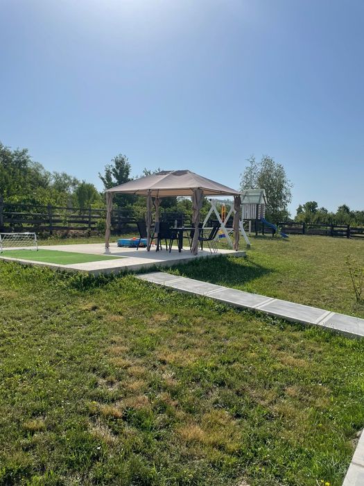 Vand pavilion aprope nou