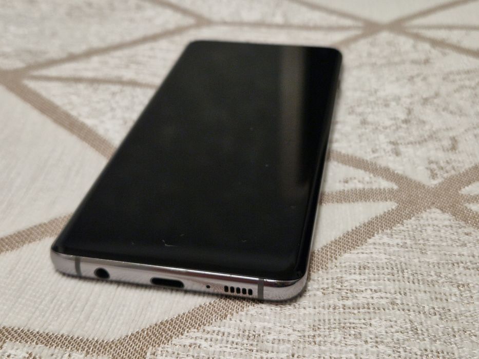 Продам легендарный телефон Samsung galaxy s10