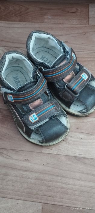 Продам детские сандалии