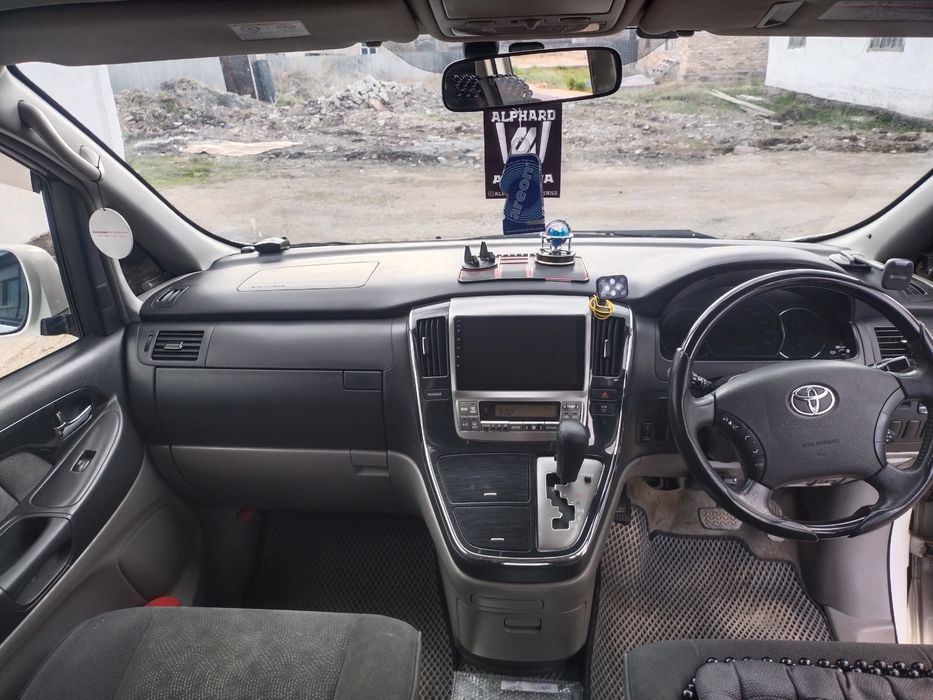 Toyota Alphard 2008 года 3,0