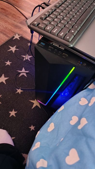 Sistem PC vine cu windows