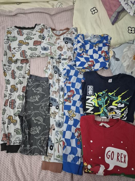 Lot pijamale h&m 8 10 ani sau 134 140 cm bluza dino