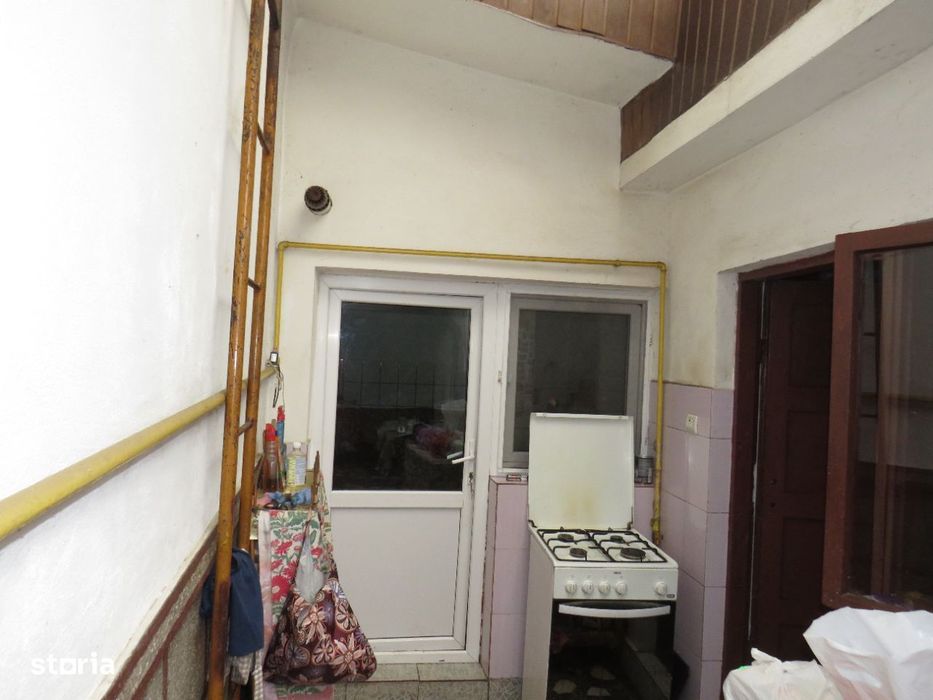 Casă cu 4 camere, garaj și curte, Târgu Jiu zona Coloana