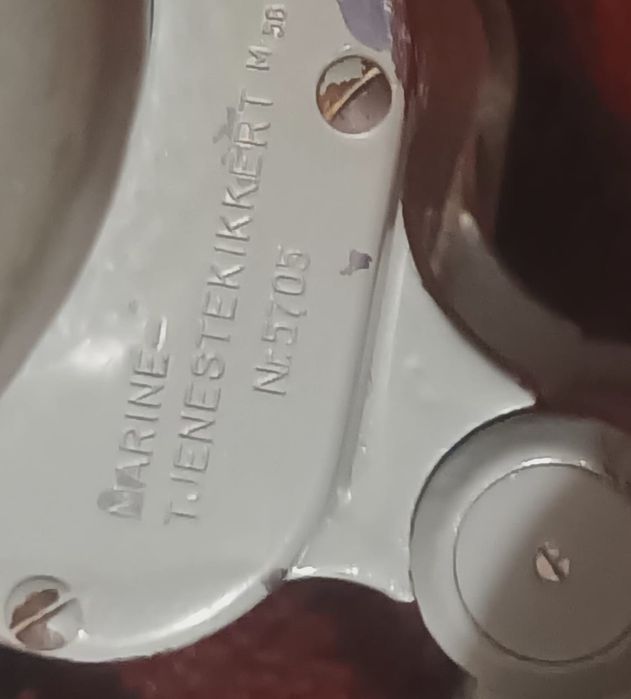 Binoclu militar cu gradație și focalizare automata