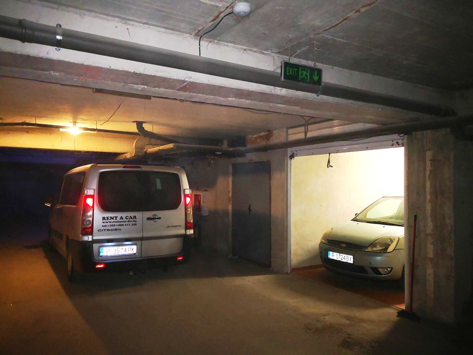 Гаражи под наем за автомобил или съхранение на багаж в Русе