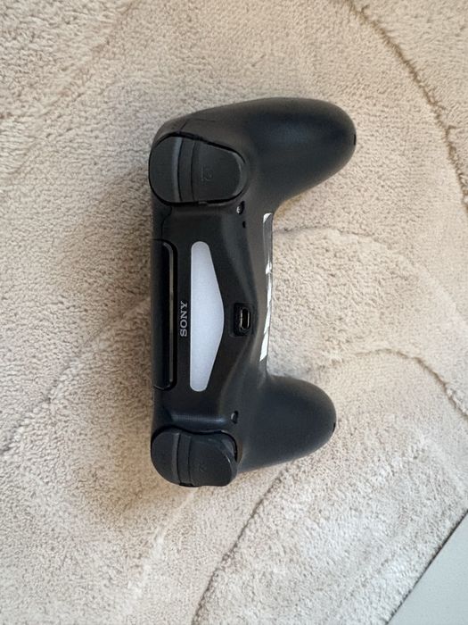 Vand consola PS4 + 2 controlere + 500GB