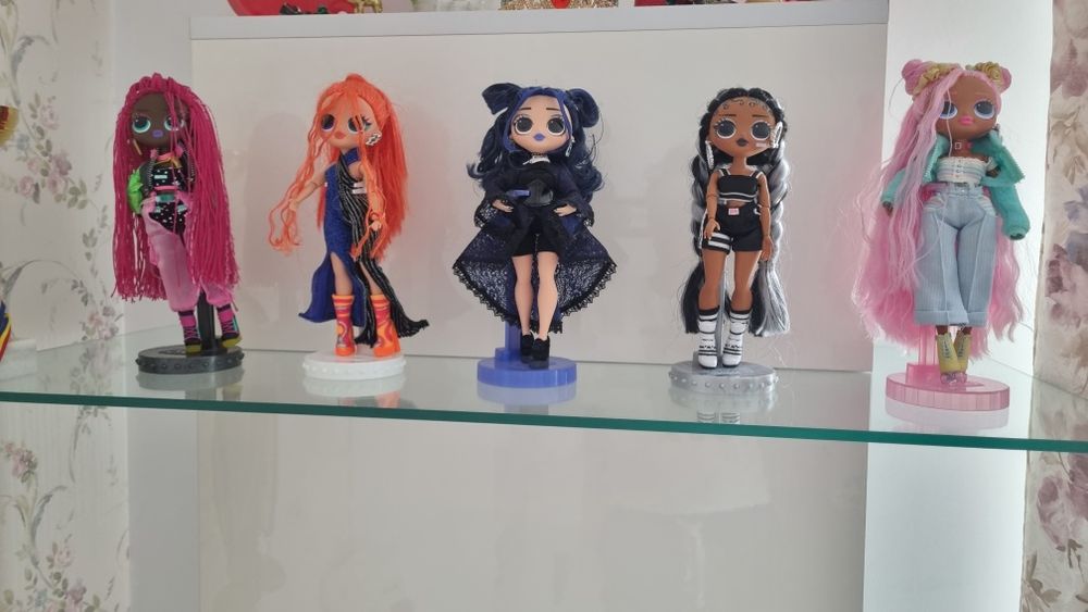 Vând păpuși LOL, figurine Disney și ponei.