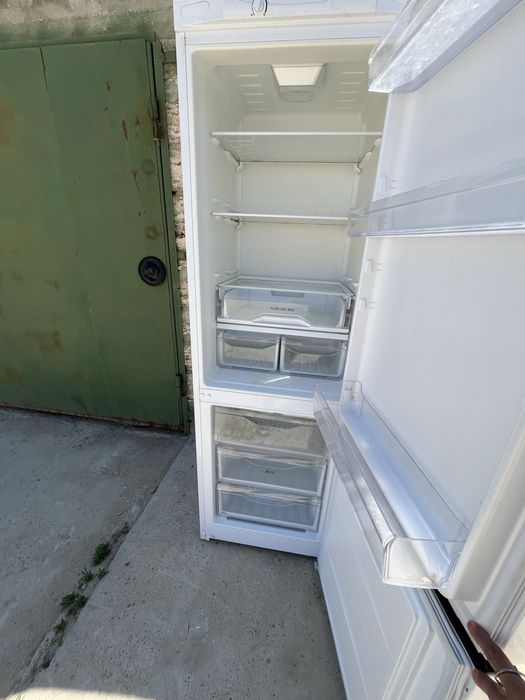 Мұздатқыш ( холодилник) indesit
