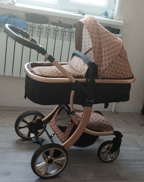 Продам коляску для малышей