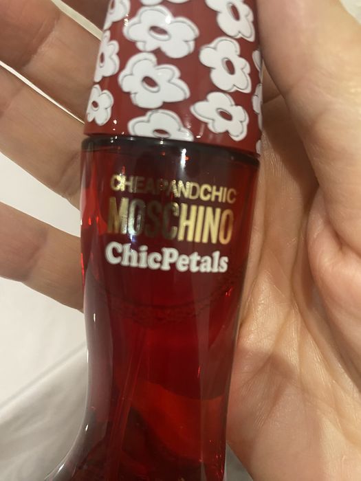 Продам Парфюм Moschino Chic Petals