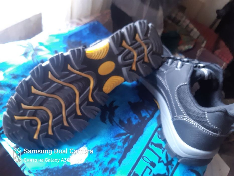 Продам мужские кроссовки. Синие мощные на весну осень, белые лето, вес