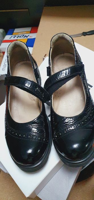 Продам лакированые туфли 36 размера
