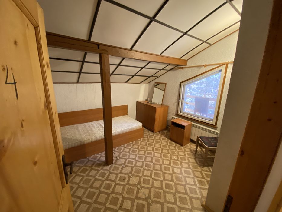 Къща на четири нива с изграден басейн област София