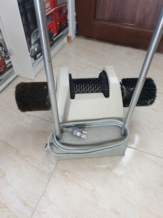 Машина за почистване на обувки