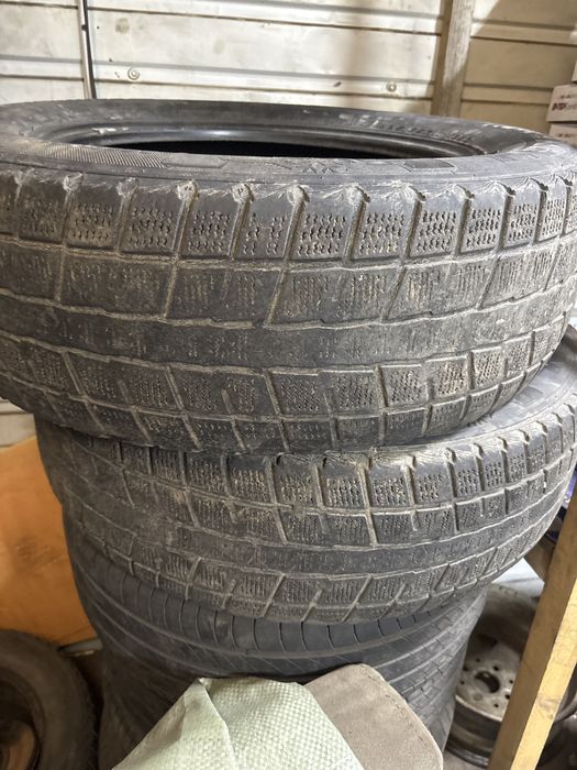 Продам шины 2 штуки в отличном состояни
