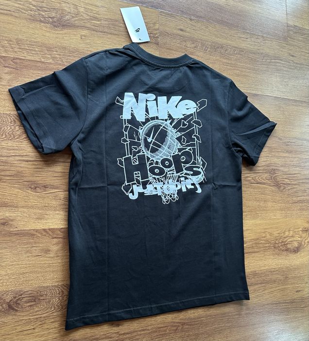 Мъжка,памучна,черна тениска Nike с бродирано лого и щампа на гърба