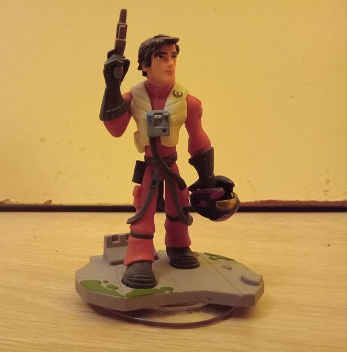 Vând figurine Disney infinity