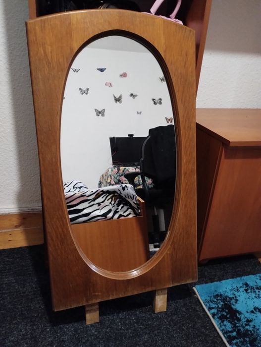 Oglinda de comoda