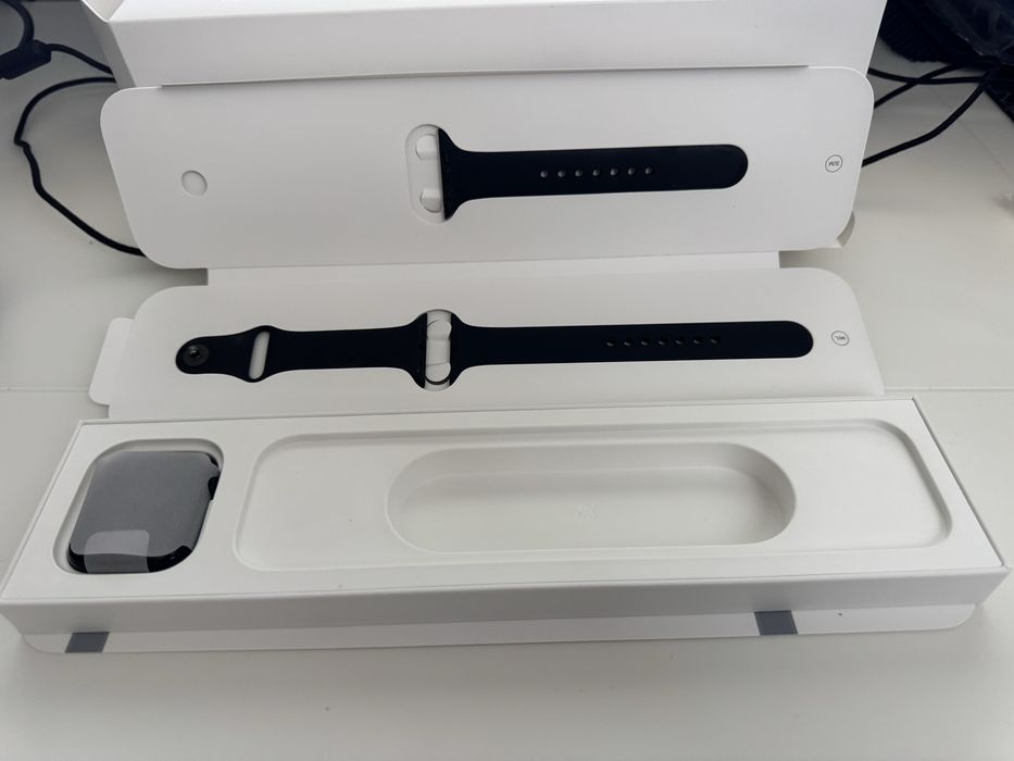 Apple Watch SE 2 (2nd Generation) - 44mm Midnight Aluminum, GPS