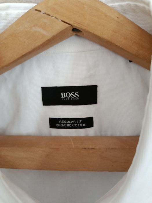 Рубашка бренда HUGO BOSS.