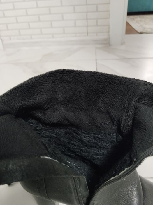 Продам натуральные зимние сапоги 5000