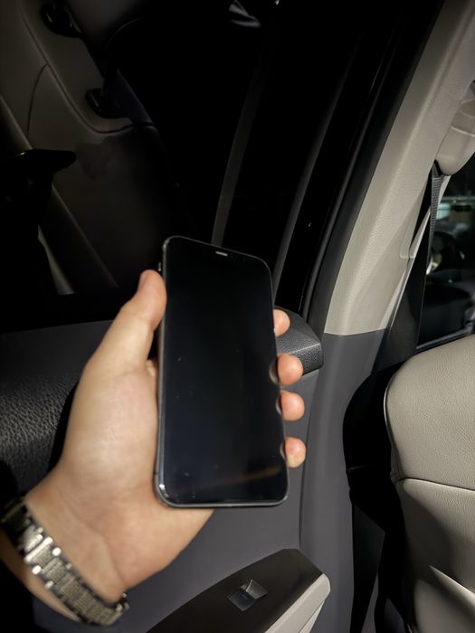 Продам айфон 11 iPhone 11
