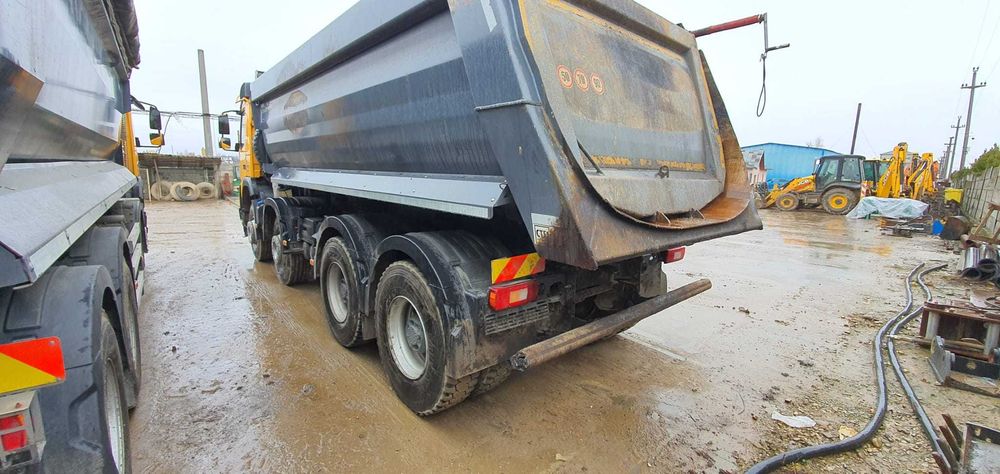 Vand Volvo 8x4 bascula