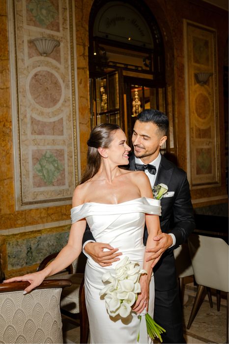 Vând rochie de mireasă stil sirenă Wona Concept +voal și mănuși