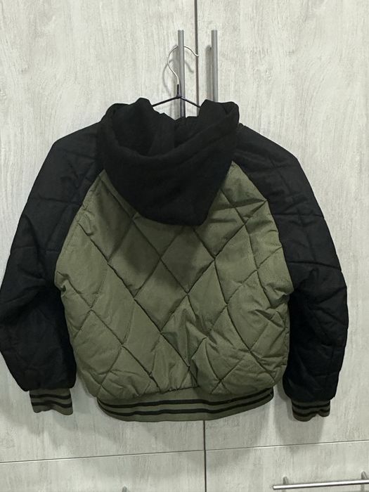 Продам демисезонный бомбер