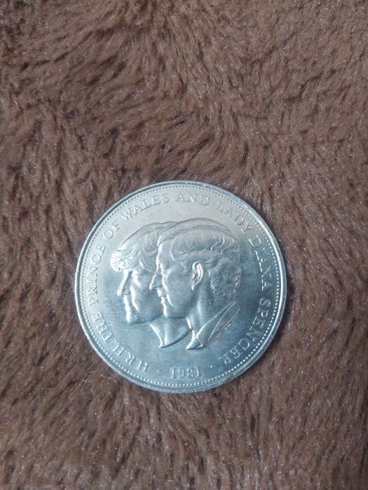 Moneda Printul Charles si Regina 2 1981