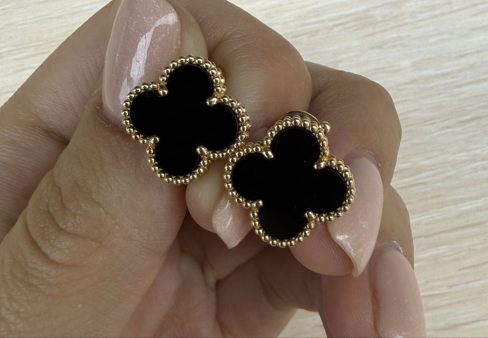 Серьги от Van Cleef & Arpels модель Vintage Alhambra
