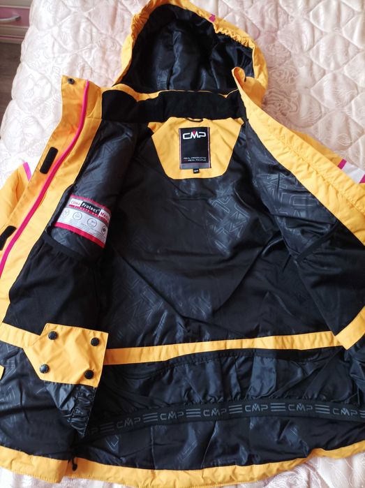 Яке за ски за млада дама