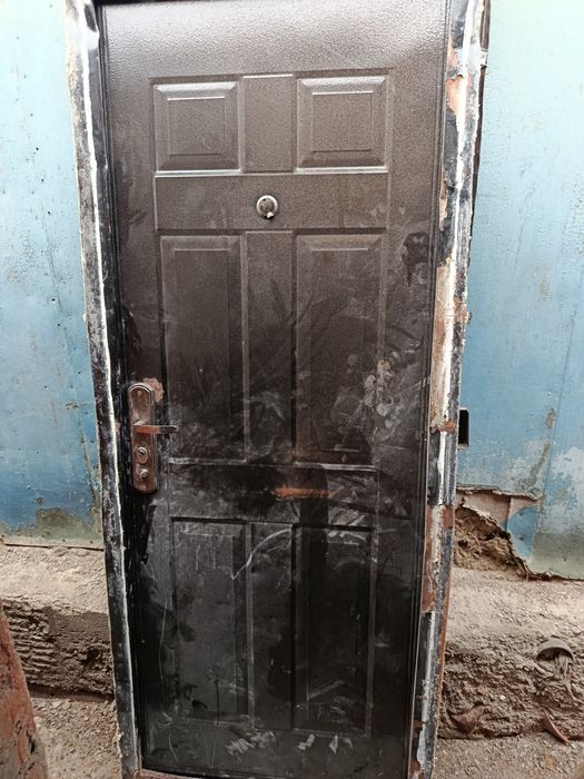 Продам входную дверь