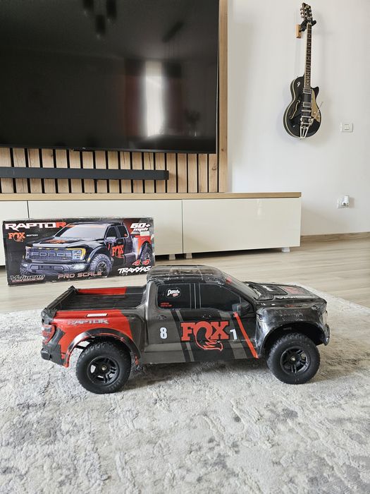 Mașina cu telecomandă. Ford reptor f 150