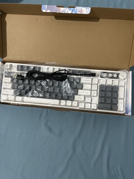 Tastatura Gaming RGB Full Size – Iluminare LED, Noua