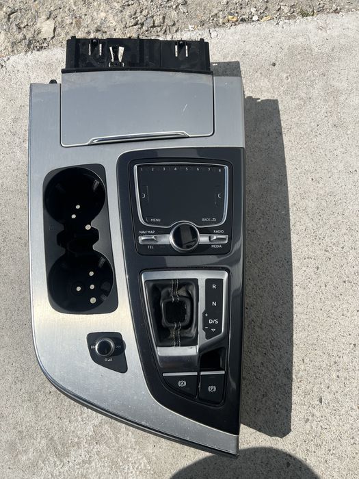 Audi Q7 4M километраж/ управлние фарове/ климатроник/ цвнтрална конзол