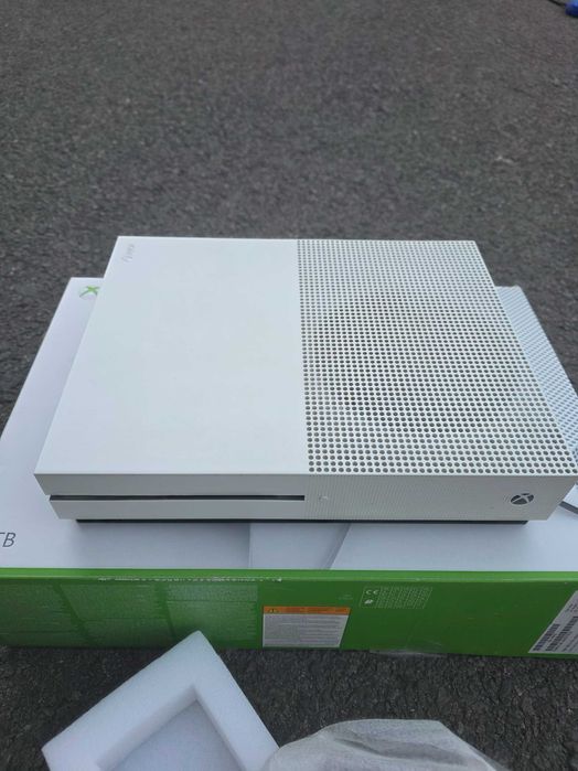 Xbox one S 1 TB cu controller