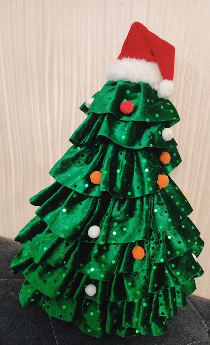 Продаётся декаративная ёлочка.размер 40см. Состояние отличное.