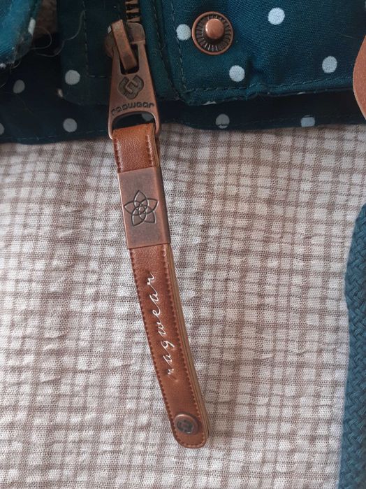 Дамско зимно яке Ragwear в тъмно-зелен цвят на точки, ново.