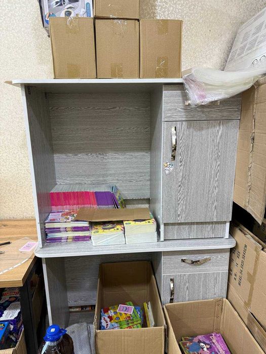 Продаётся полный комплект офисной мебели (6 предметов)