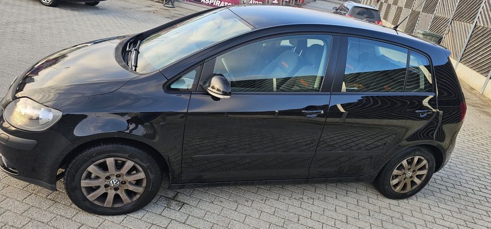 Vând  Golf 5 plus