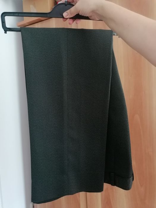 Pantaloni de costum