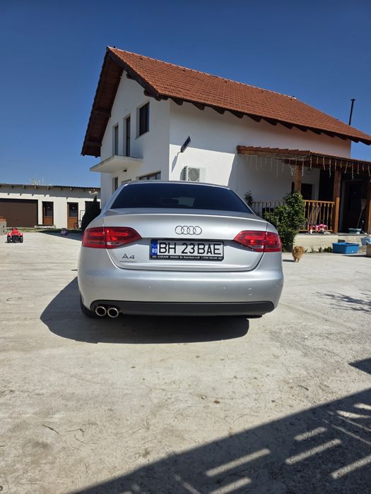 Vând Audi A4 B8 motor 2.0,143 cp S line