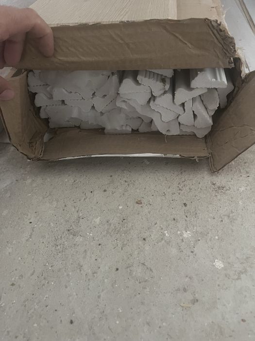 Продам молдинги одна коропка