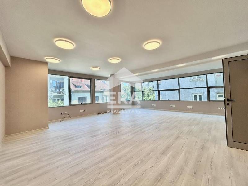 Дава се под наем Офис в София, Център - 171 кв.м за 2565 € - Снимка #3