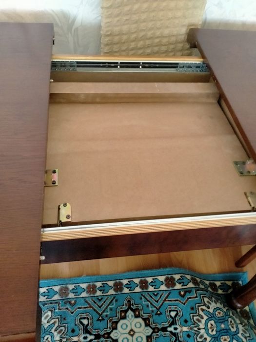 Стол обеденный для гостиной