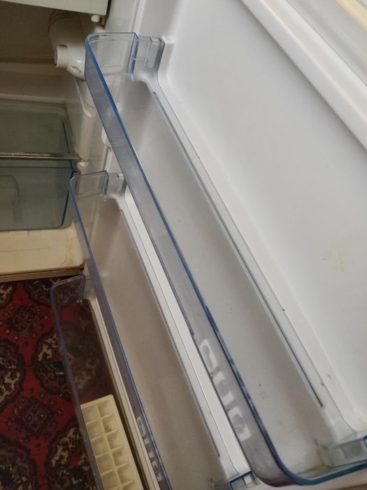 Ассалом алейкум холодильник сотилади холати яхши уста кормаган