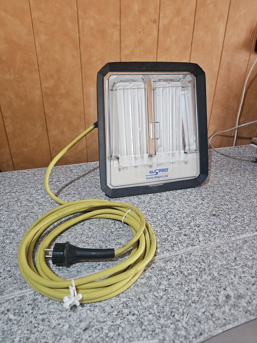 Продавам професионален строителен прожектор ELSPRO QV 2372/5/03 – НОВ!