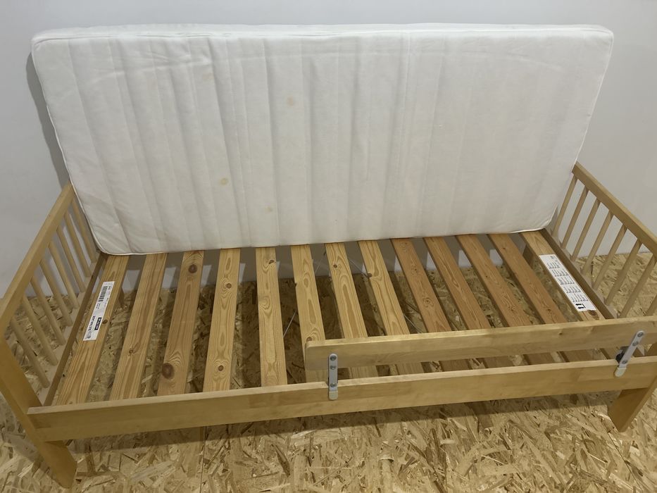 Детская кровать с матрасиком